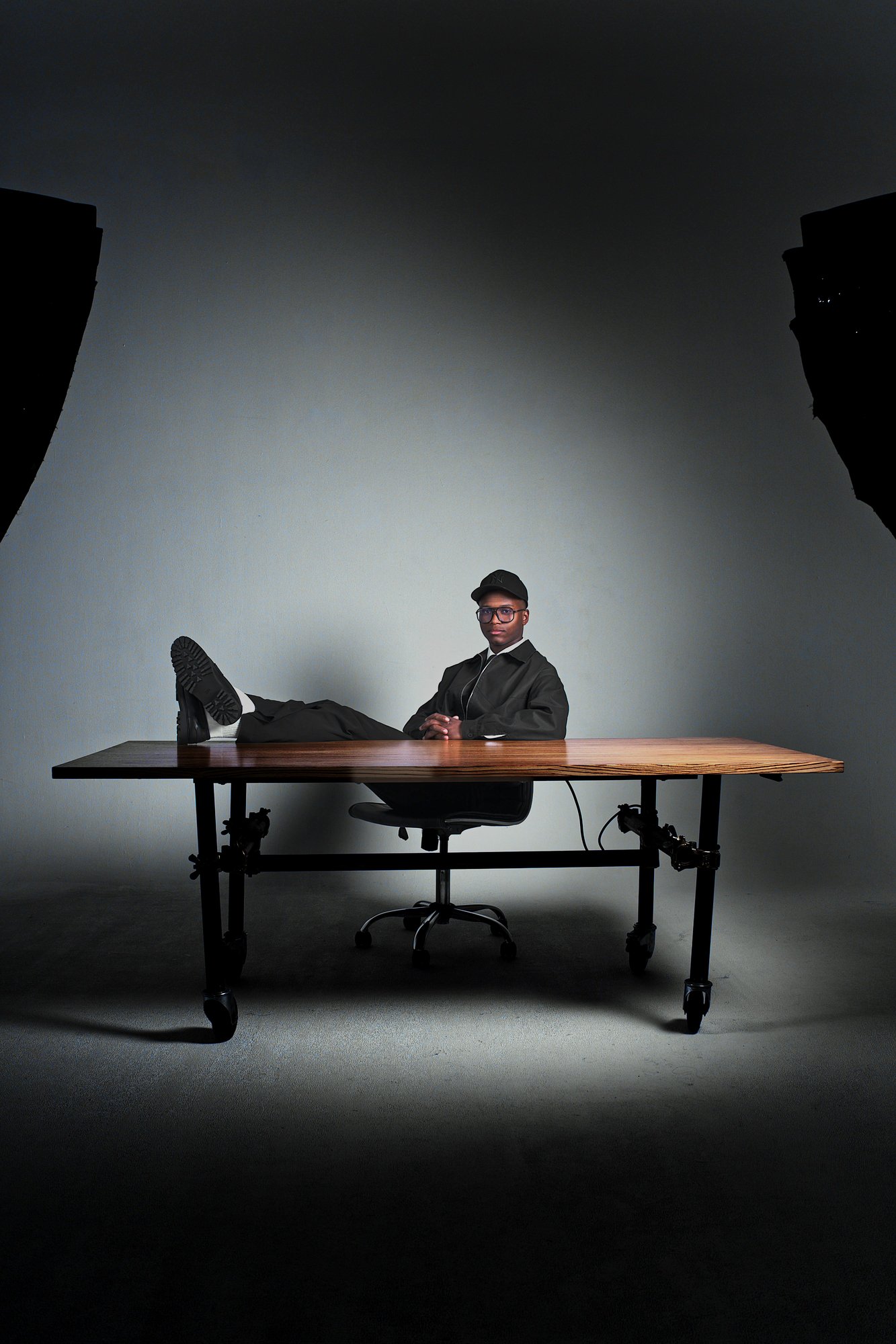 Desk Black Outfit — Toby de Leeuw